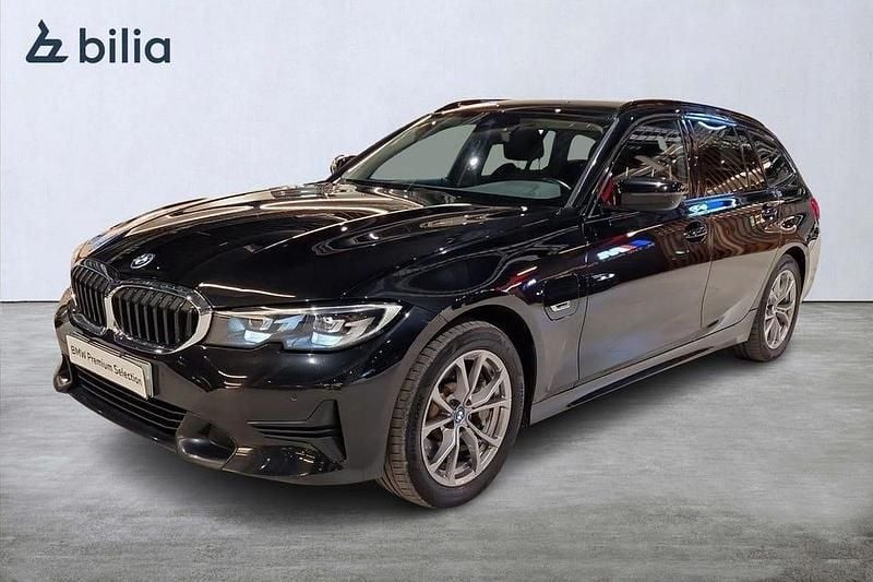 Svart Begagnad 2022 BMW 330 Sport Line Kombi | 269 000 kr (Lite dyr) - Bild 1/3