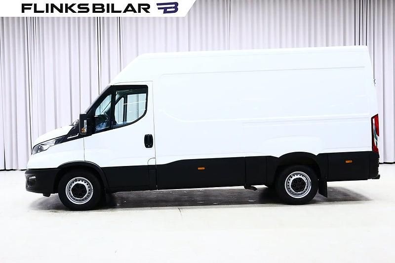 Vit Begagnad 2023 Iveco Daily Van | 399 700 kr (Marknadspris) - Bild 1/4
