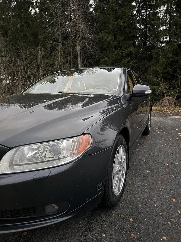 Grå Begagnad 2009 Volvo S80 Momentum Sedan | 37 500 kr (Marknadspris) - Bild 1/4