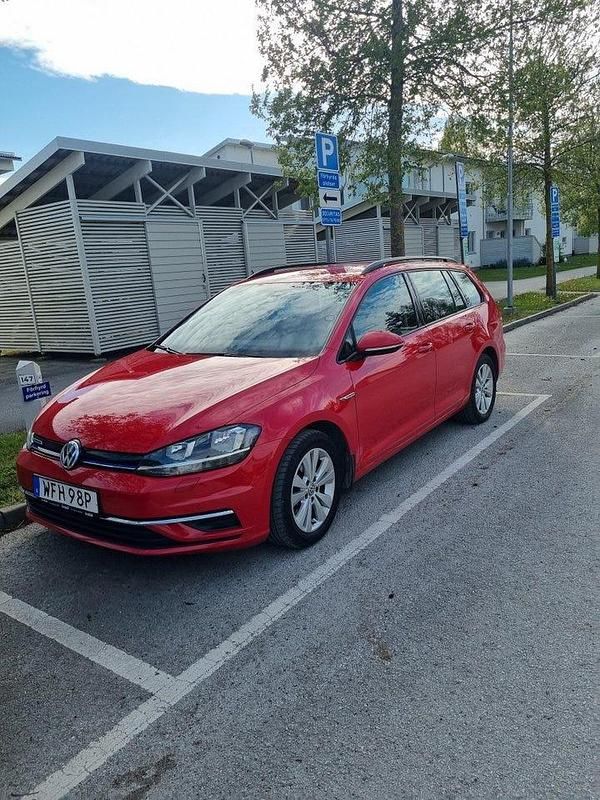 Begagnad 2020 VW Golf VIII Kombi | 125 555 kr (Superpris) - Bild 1/1