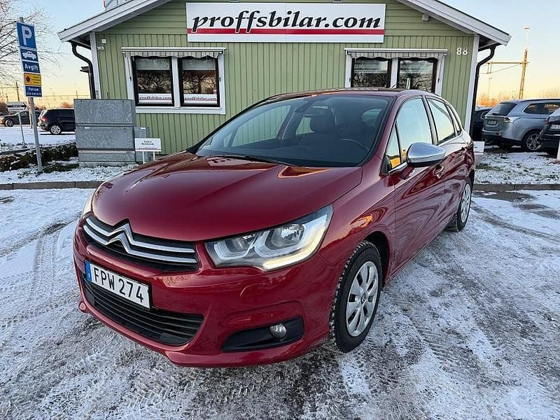 Röd Begagnad 2016 Citroën C4 Halvkombi | 89 900 kr (Marknadspris) - Bild 1/4