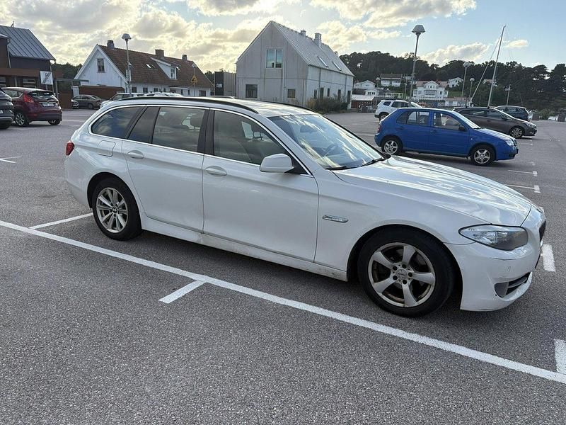 Vit Begagnad 2012 BMW 520 Kombi | 59 000 kr (Marknadspris) - Bild 1/1