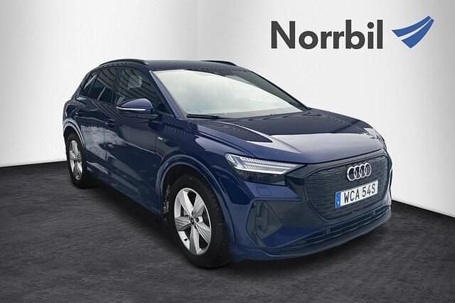 Blå Begagnad 2025 Audi Q4 e-tron S-Line SUV | 649 000 kr - Bild 1/4