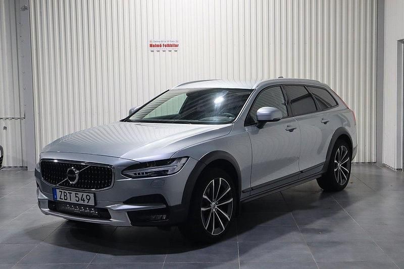 Silver Begagnad 2017 Volvo V90 CC Momentum Kombi | 239 900 kr (Lite dyr) - Bild 1/4