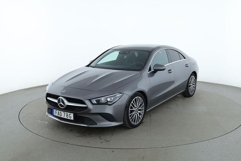 Grå Begagnad 2020 Mercedes CLA200 Progressive Sedan | 296 000 kr (Bra pris) - Bild 1/3
