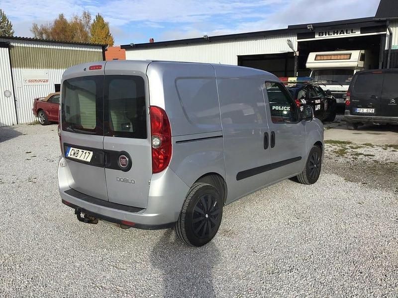 Begagnad Fiat Doblò 120 HK (88 kW) 2014 Grå Minibuss