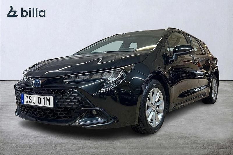 Svart Begagnad 2023 Toyota Corolla Active Kombi | 254 800 kr (Bra pris) - Bild 1/3