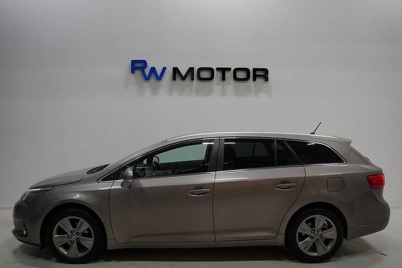 Begagnad Toyota Avensis Edition 147 HK (108 kW) 2014 Brun Kombi