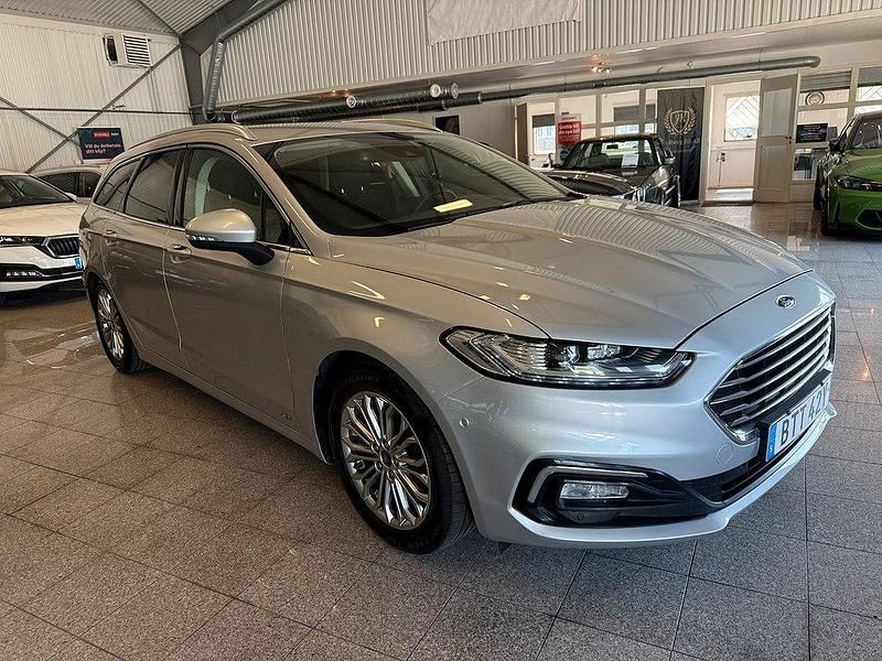 Grå (silvermetallic) Begagnad 2021 Ford Mondeo Titanium Kombi | 189 900 kr (Marknadspris) - Bild 1/4