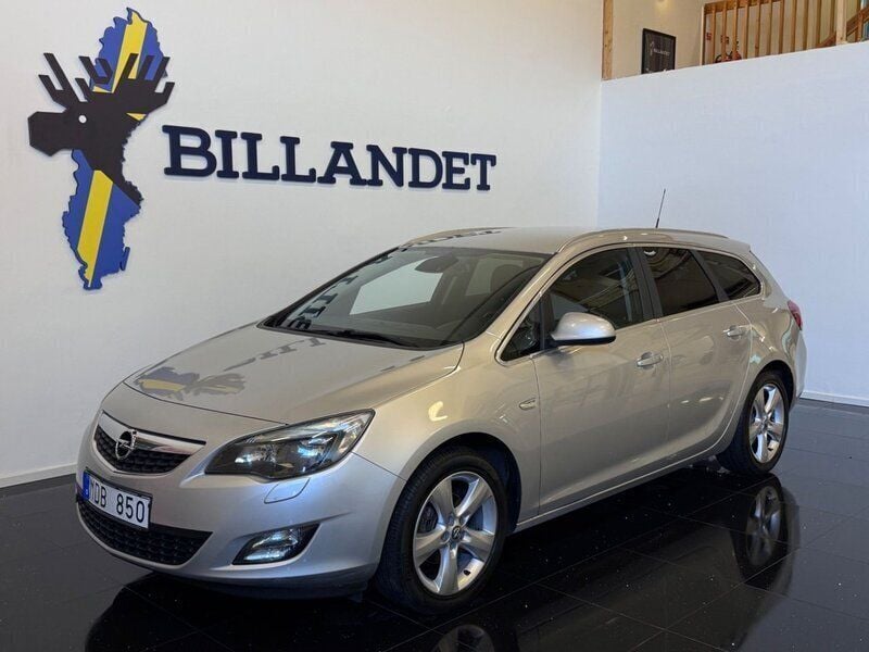 Grå Begagnad 2011 Opel Astra Kombi | 59 900 kr (Marknadspris) - Bild 1/4
