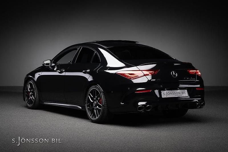Begagnad Mercedes CLA45 AMG Premium 422 HK (310 kW) 2023 Cosmos svart metallic Sedan