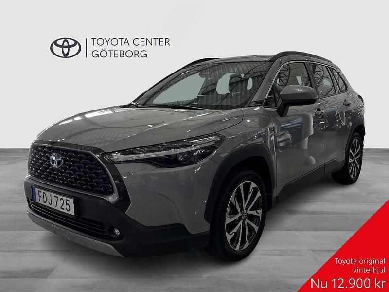 Grå Begagnad 2022 Toyota Corolla Cross Style SUV | 329 900 kr (Bra pris) - Bild 1/2