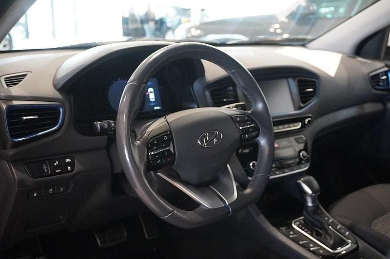 Begagnad Hyundai Ioniq Edition+ 105 HK (77 kW) 2018 Vit Halvkombi