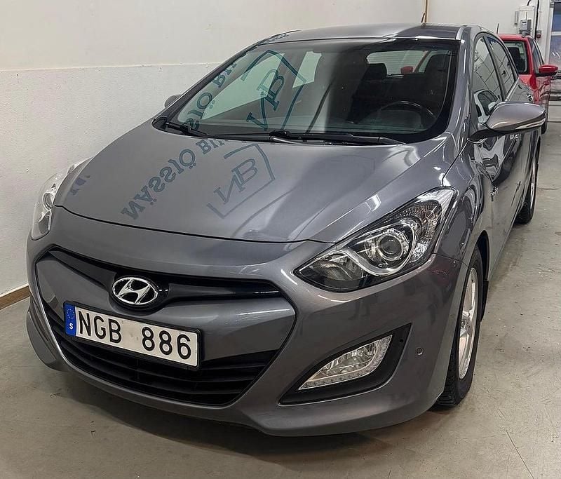 Begagnad Hyundai i30 128 HK (94 kW) 2012 Grå Halvkombi