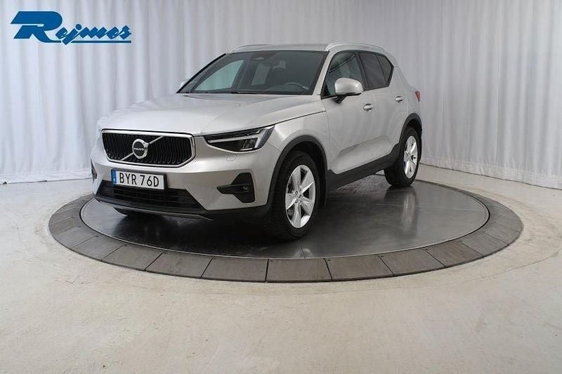 Silver Begagnad 2023 Volvo XC40 Core SUV | 349 900 kr (Marknadspris) - Bild 1/4