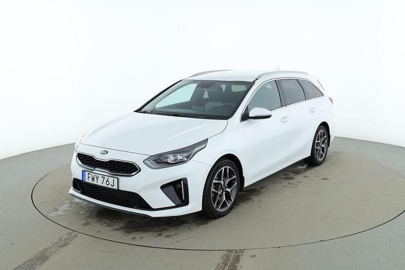 Begagnad Kia Ceed GT GT-Line 140 HK (102 kW) 2019 Vit Sedan