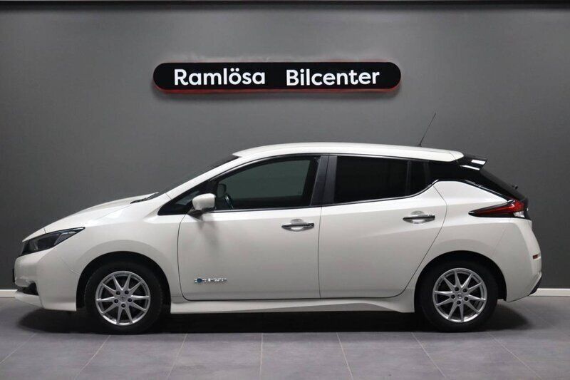 Vit Begagnad 2018 Nissan Leaf Halvkombi | 159 900 kr (Lite dyr) - Bild 1/4