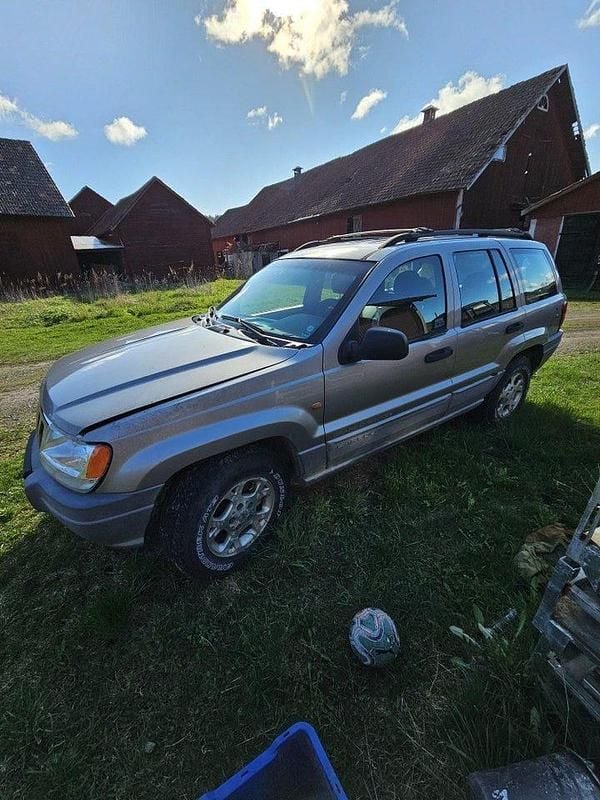 Grå Begagnad 2000 Jeep Grand Cherokee SUV | 8 000 kr - Bild 1/4