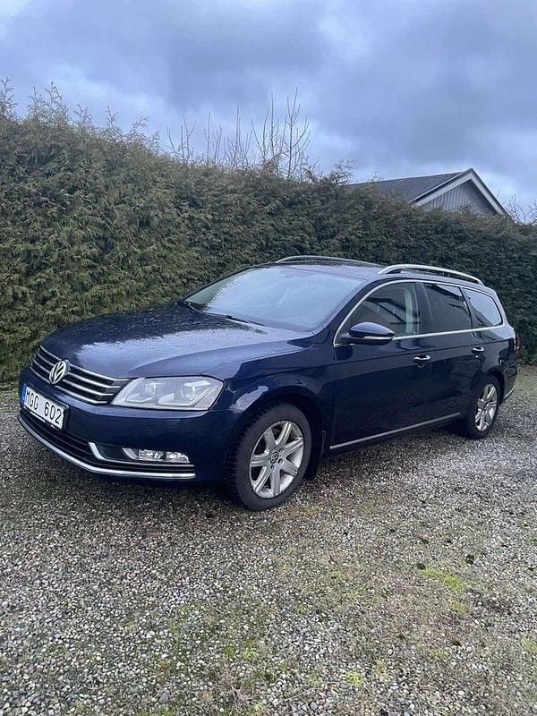 Blå Begagnad 2012 VW Passat Kombi | 54 000 kr (Bra pris) - Bild 1/4