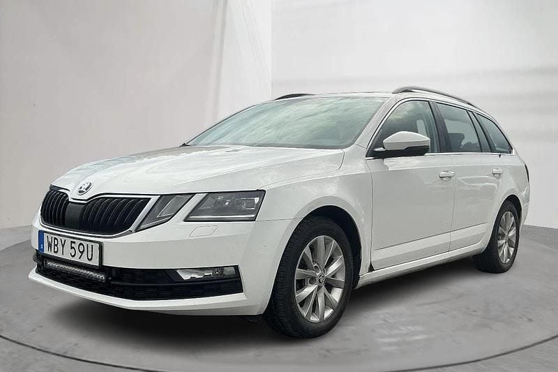 Vit Begagnad 2019 Skoda Octavia Sedan | 69 000 kr - Bild 1/4
