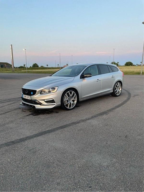 Silver Begagnad 2015 Volvo V60 Kombi | 299 000 kr - Bild 1/4