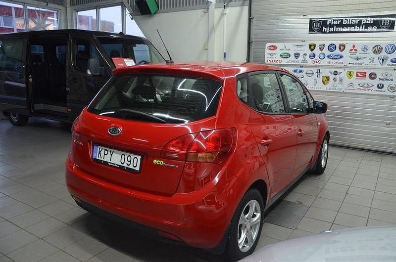 Begagnad Kia Venga 90 HK (66 kW) 2010 Röd Halvkombi