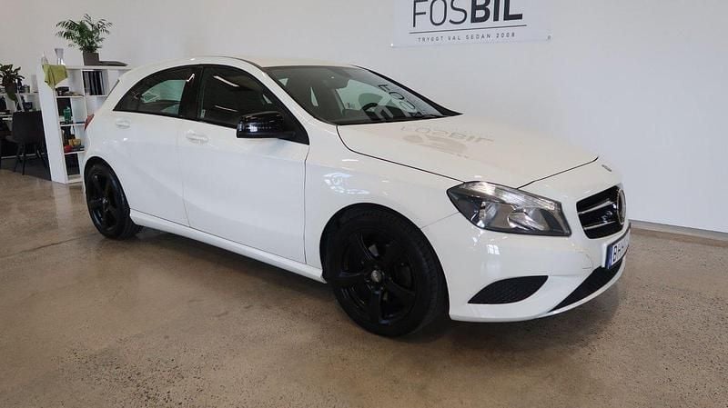 Vit Begagnad 2012 Mercedes A180 Urban Halvkombi | 124 900 kr (Marknadspris) - Bild 1/3