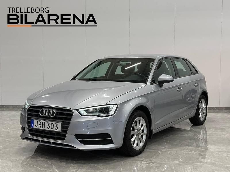 Silver Begagnad 2016 Audi A3 Sportback Attraction Halvkombi | 124 900 kr (Marknadspris) - Bild 1/4