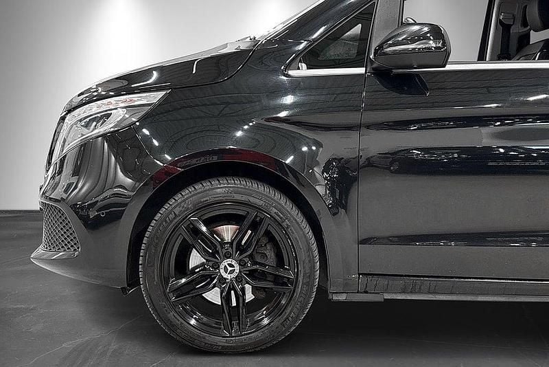 Begagnad Mercedes V300 Avantgarde 239 HK (175 kW) 2019 Svart Minibuss