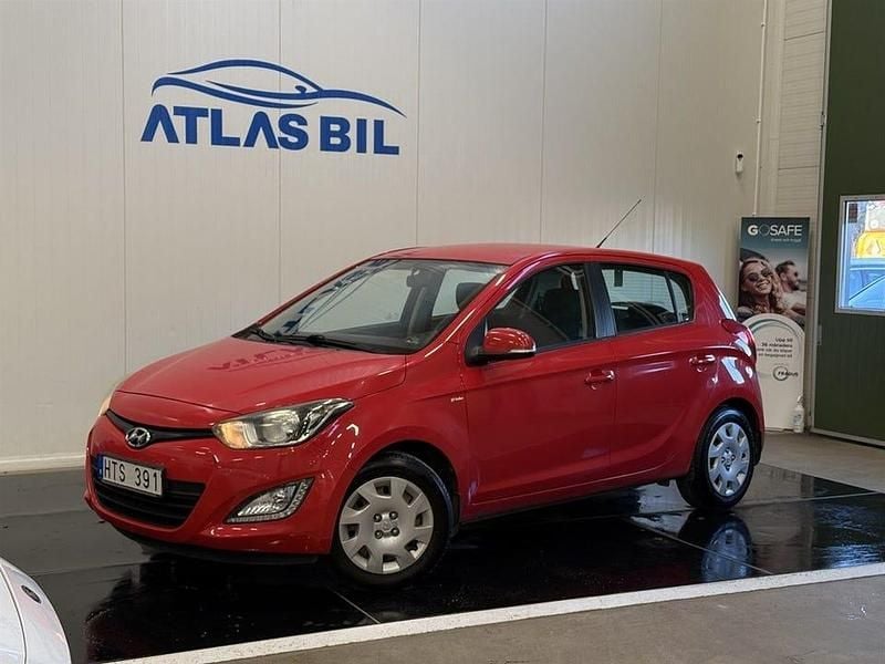 Röd Begagnad 2012 Hyundai i20 Premium Halvkombi | 49 900 kr (Marknadspris) - Bild 1/4