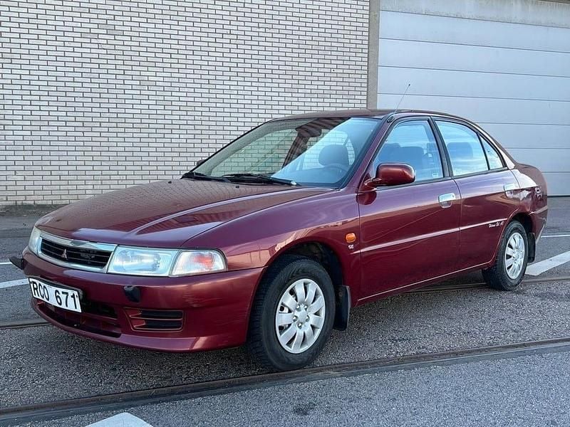 Mörkröd (röd) Begagnad 2000 Mitsubishi Lancer Sedan | 24 900 kr - Bild 1/4