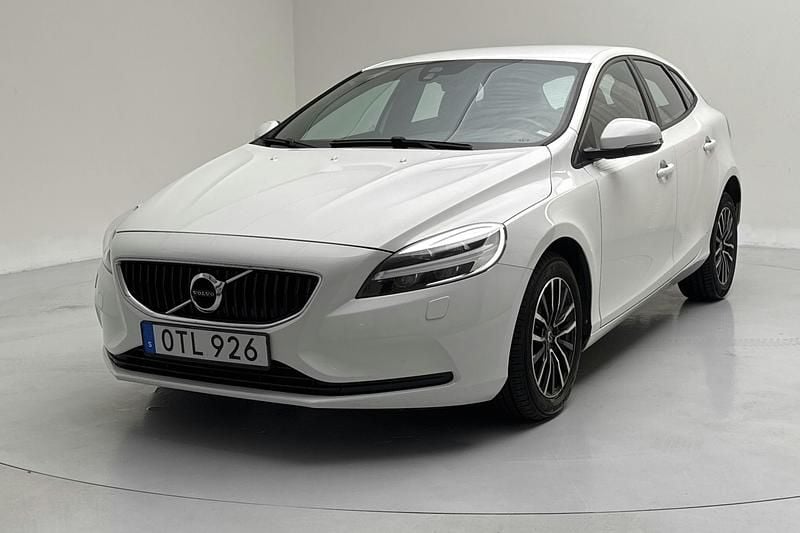 Vit Begagnad 2017 Volvo V40 Momentum Kombi | 169 000 kr (Marknadspris) - Bild 1/4