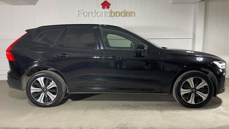 Svart Begagnad 2023 Volvo XC60 Plus SUV | 524 400 kr (Lite dyr) - Bild 1/4