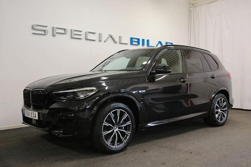 Safirsvart metallic Begagnad 2023 BMW X5 M Sport SUV | 699 000 kr - Bild 1/4
