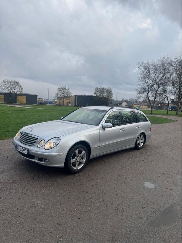 Silver Begagnad 2005 Mercedes E200 Kombi | 24 000 kr (Superpris) - Bild 1/4