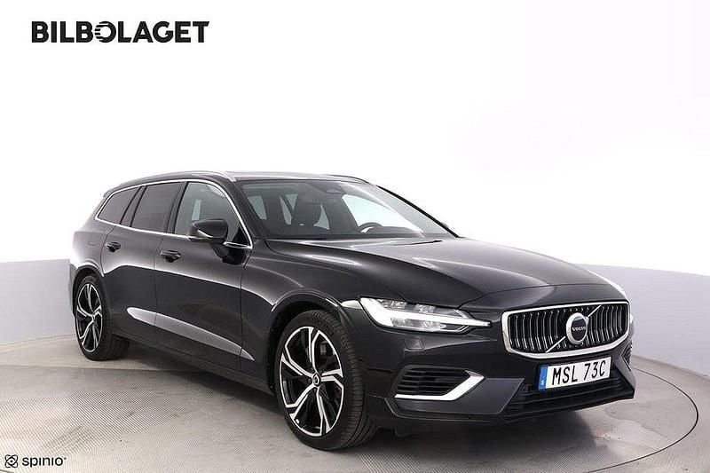 Svart Begagnad 2022 Volvo V60 Plus Kombi | 414 800 kr (Marknadspris) - Bild 1/4