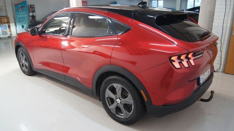 Begagnad Ford Mustang Mach-E Trend 216 kW (294 HK) 2021 Röd SUV