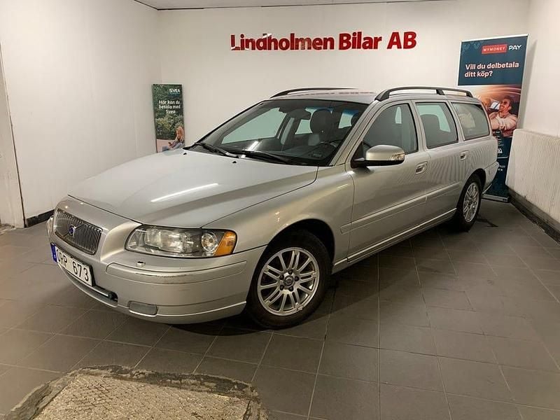 Begagnad Volvo V70 Momentum 170 HK (125 kW) 2008 Grå Kombi