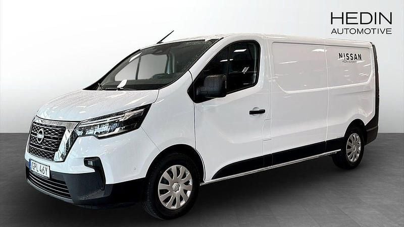 Vit Begagnad 2024 Nissan Primastar N-Connecta Minibuss | 393 625 kr (Marknadspris) - Bild 1/4