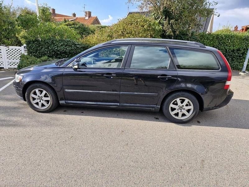 Begagnad 2006 Volvo V50 Kinetic Kombi | 18 000 kr (Marknadspris) - Bild 1/4