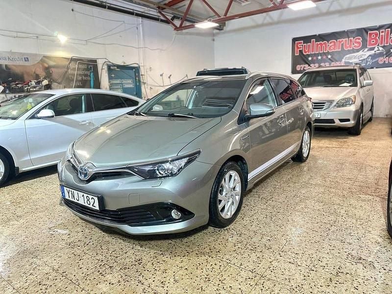 Begagnad Toyota Auris Touring Sports Active 136 HK (100 kW) 2017 Grå Kombi