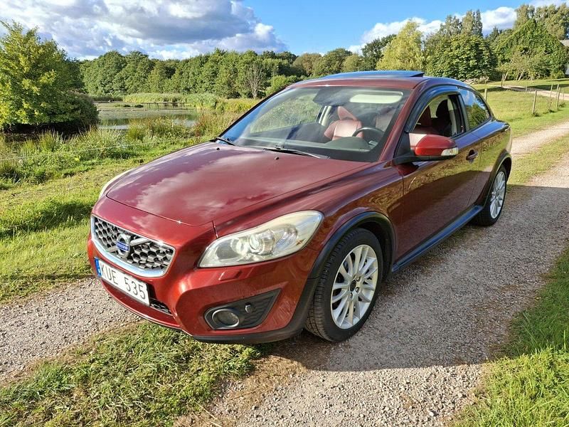 Röd Begagnad 2011 Volvo C30 Summum Halvkombi | 51 000 kr (Superpris) - Bild 1/4