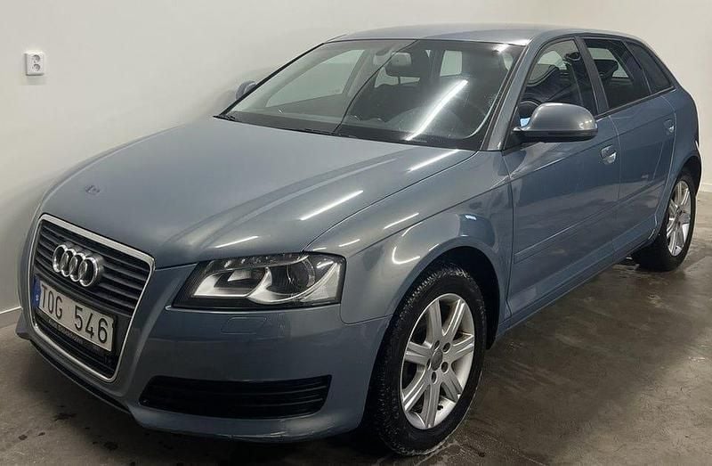 Blå Begagnad 2010 Audi A3 Sportback Attraction Halvkombi | 64 900 kr (Marknadspris) - Bild 1/4