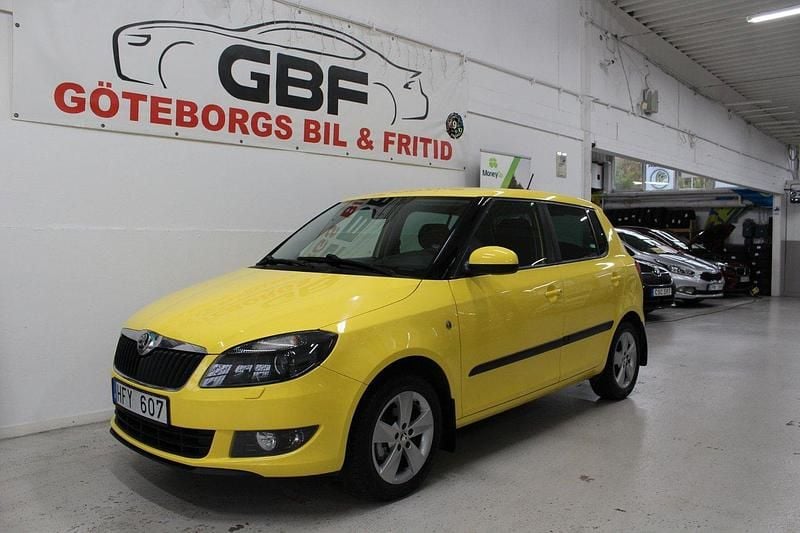 Gul Begagnad 2013 Skoda Fabia Ambiente Halvkombi | 69 900 kr (Lite dyr) - Bild 1/3