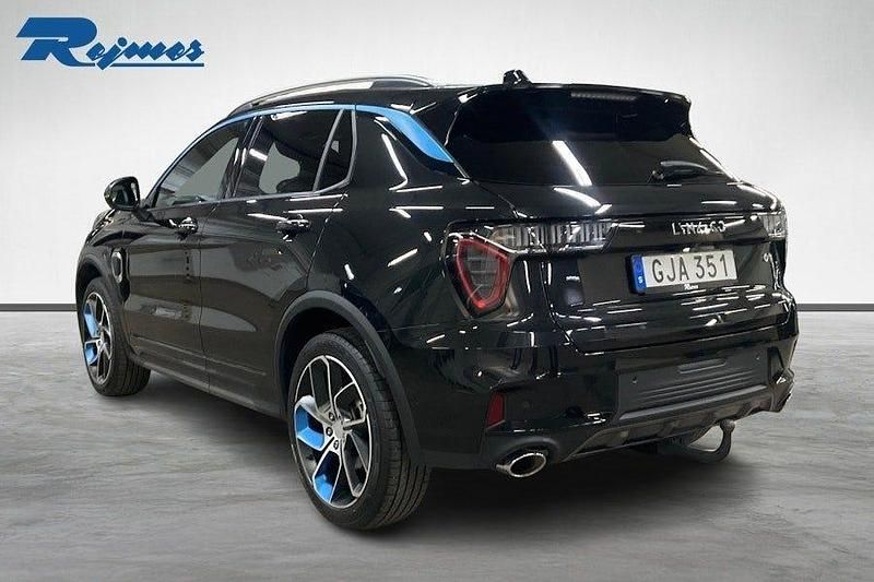 Begagnad Lynk & Co 01 180 HK (132 kW) 2023 Svart metallic SUV