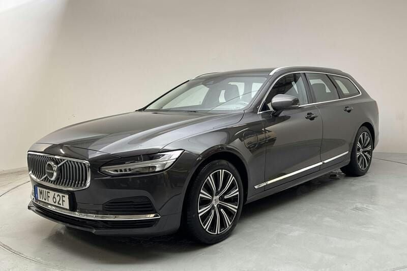 Grå Begagnad 2021 Volvo V90 Momentum Kombi | 300 000 kr (Superpris) - Bild 1/4