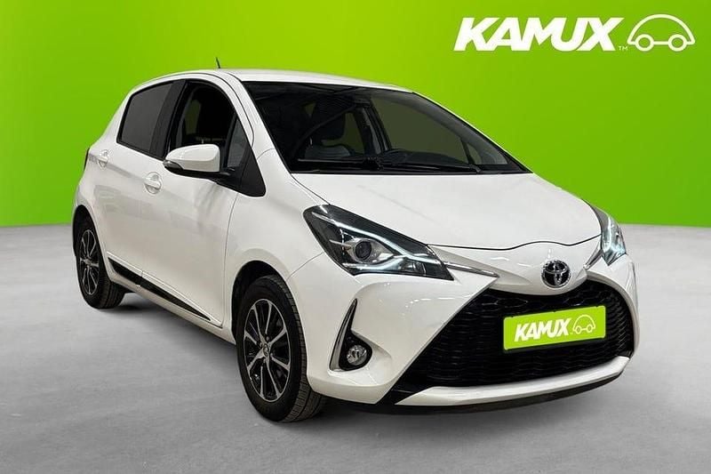 Begagnad Toyota Yaris Style 112 HK (82 kW) 2017 Vit Halvkombi