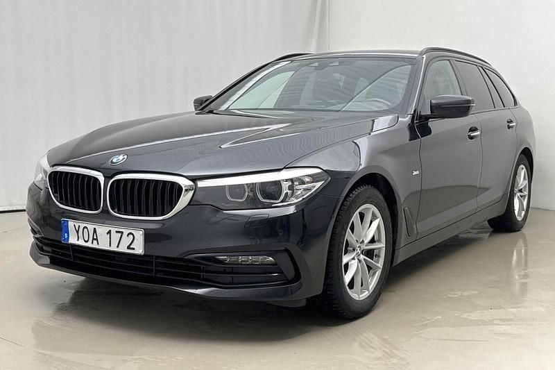 Svart Begagnad 2018 BMW 520 Shadowline Kombi | 216 000 kr (Marknadspris) - Bild 1/4
