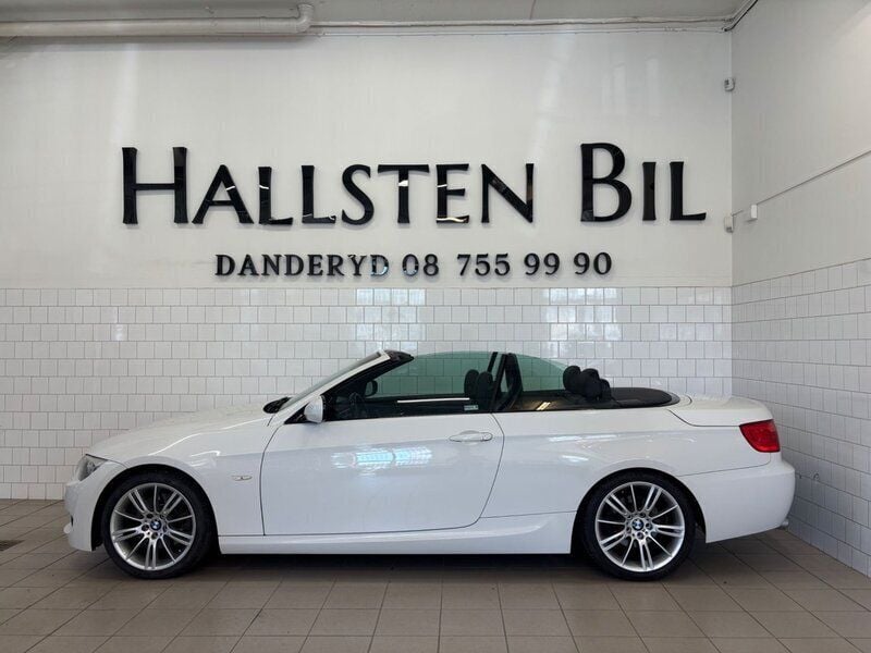 Vit Begagnad 2010 BMW 325 Cabriolet M Sport Cab | 189 000 kr (Bra pris) - Bild 1/4