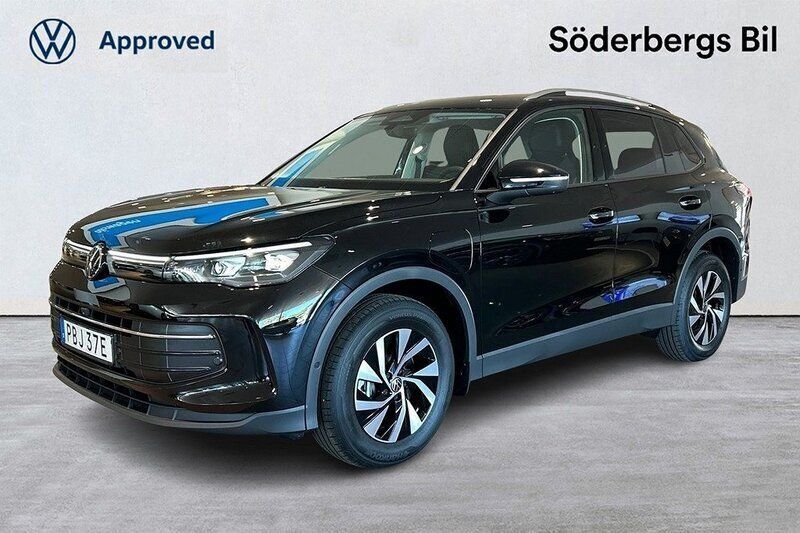 Svart (grenadilla black metallic) Ny 2025 VW Tiguan Life SUV | 573 200 kr (Lite dyr) - Bild 1/4